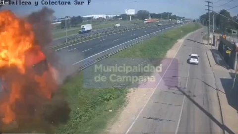 Choque en la Ruta Panamericana deja muertos y camiones incendiados en Argentina (VIDEO)