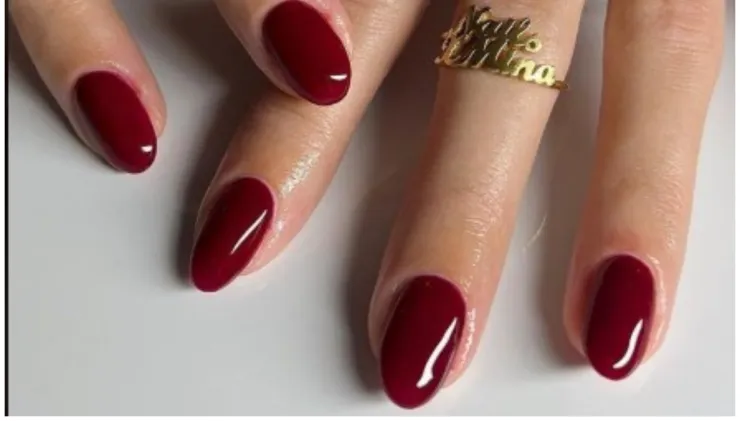 uñas vino tinto