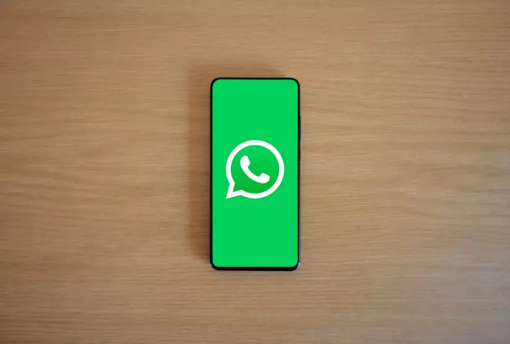 ¿Quieres enviar WhatsApp sin tocar tu celular? Es posible de esta manera