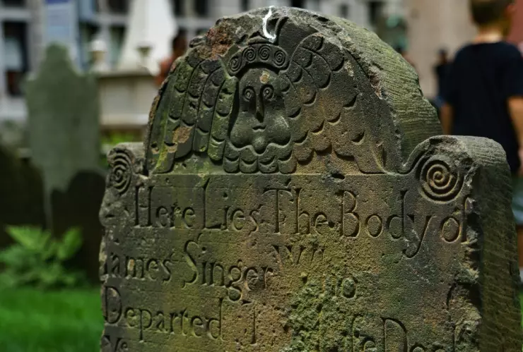 Foto de lápida de cementerio.