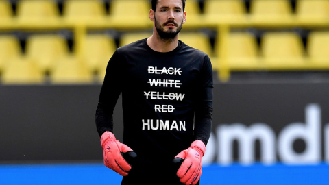 El Borussia Dortmund se manifestó en contra del racismo.