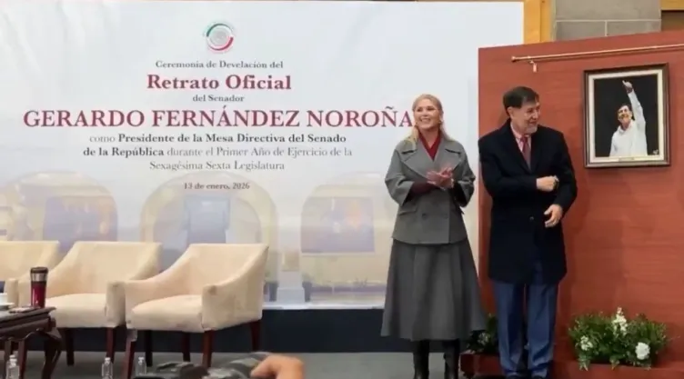 Develan retrato de Fernández Noroña y genera debate por el uso de recursos públicos