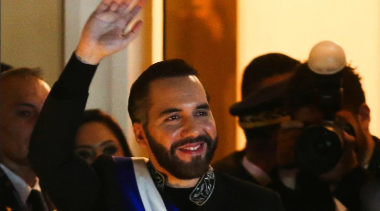 Bukele logra respaldo oficial del gobierno de Trump tras reforma que le permite reelegirse indefinidamente.