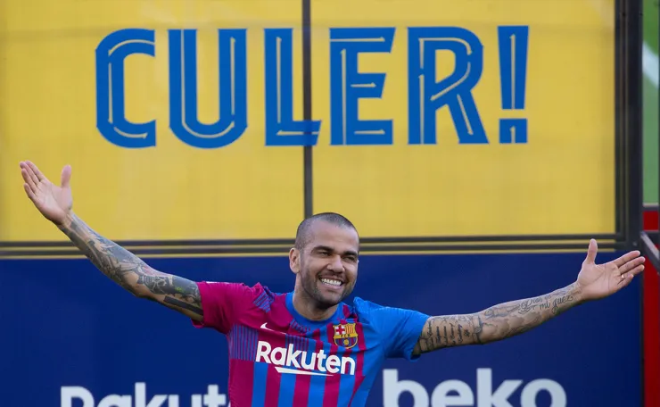 Dani Alves en su presentación con el Barcelona