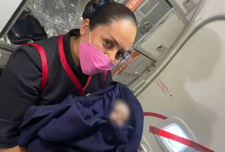 Nace bebe en vuelo de Aeromexico