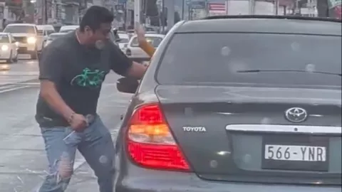 En Ixtapaluca, un conductor agredió a una mujer con desarmador en mano