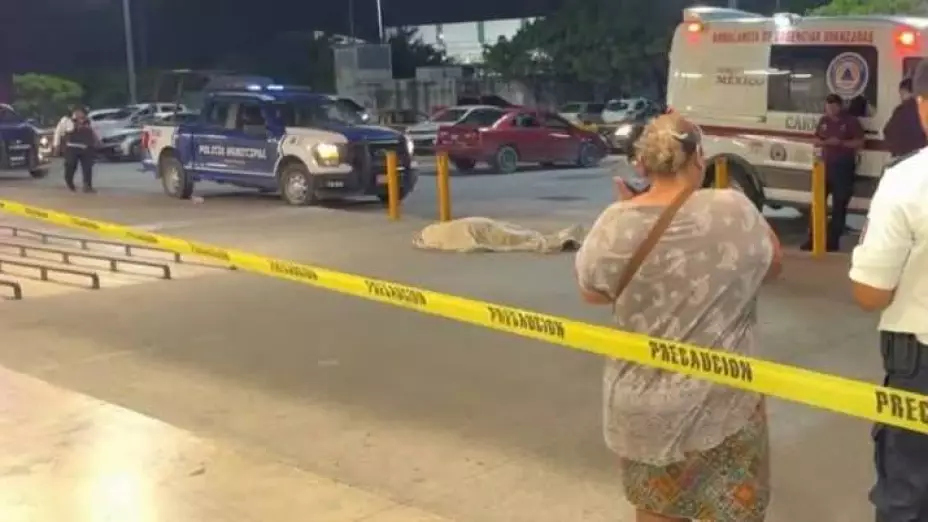 Hombre pierde la vida por un INFARTO en la puerta de un supermercado