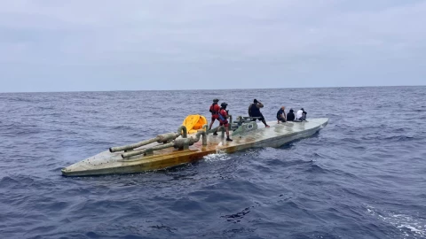 Aseguran semisumergible con 3.5 toneladas de cocaína en el Pacífico