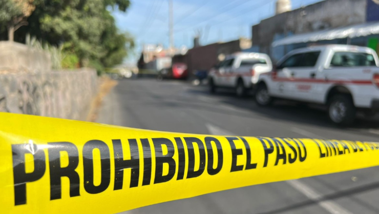 Una mujer fue atacada a golpes por tres hombres y una mujer, situación que orillo a una niña de 11 años de edad a defenderse y defender a su madre de sus agresores.