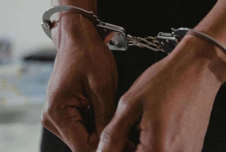 Detienen a hombre por agredir a su hijo y esposa en Ecatepec.