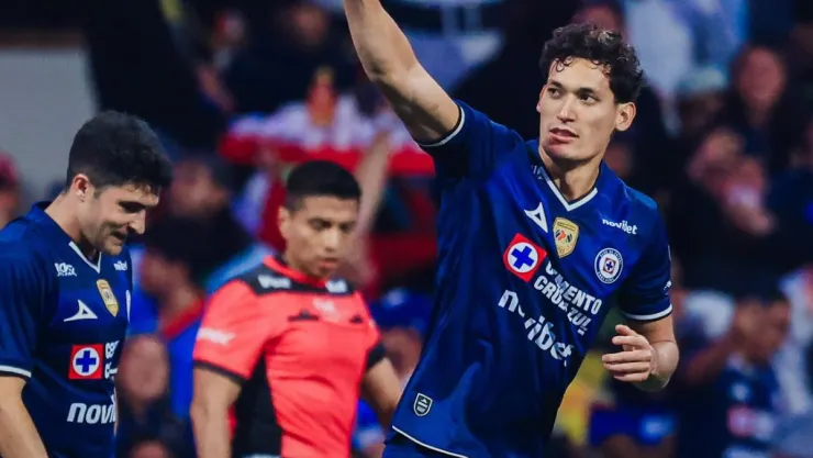 cruz-azul-recibiria-millones-venta-piojo-alvarado-chivas.jpg