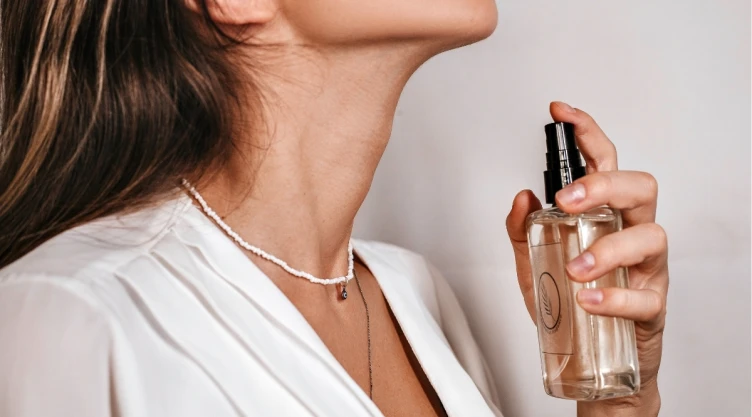 /estilo-de-vida/parte-del-cuerpo-aplicar-perfume-duracion-invierno