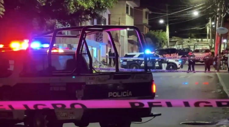 Un ataque con armas de fuego dejó como saldo a un hombre sin vida y a dos más gravemente heridos, en el municipio de Chimalhuacán