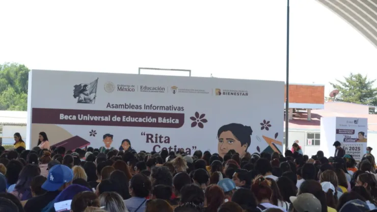 Asamblea de entrega tarjetas beca Rita Cetina en Edomex