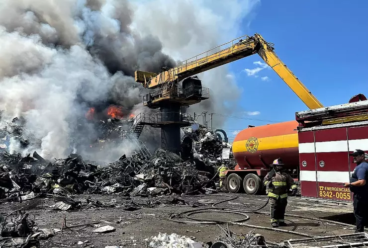 apodaca_incendio_chatarrera