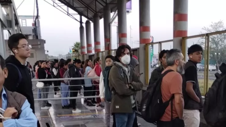 Aglomeraciones y retrasos en el transporte público