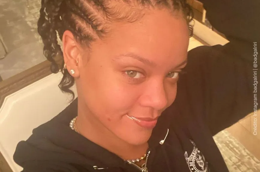 Rihanna selfue.jpg