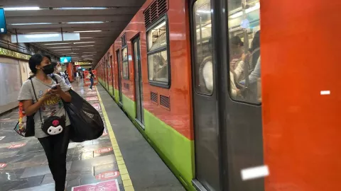 Metro CDMX estacion Viveros Linea 3