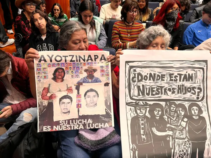 Ayotzinapa, padres y madres de los 43