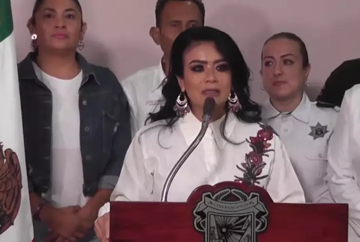 Alcaldesa de Chilpancingo Norma Otilia Hernandez llora Lady Pachangas.jpg