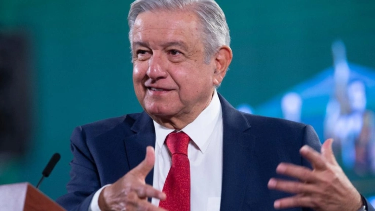 El presidente Andrés Manuel López Obrador dijo que se vacunará a los maestros de Campeche aunque el estado está en riesgo de retroceder al color amarillo.