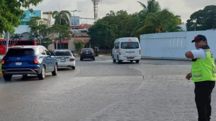 Tráfico por calles cerradas en Cancún HOY sábado 5 de abril de 2025.jpg