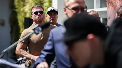 Saúl Canelo Álvarez pelea Caleb Plant conferencia