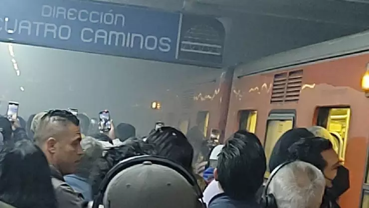 Humo en Línea 2 del Metro CDMX hoy 1 de febrero