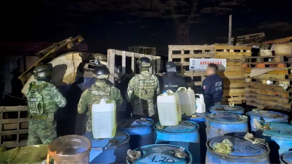 Elementos de seguridad catean un inmueble con hidrocarburo robado y otros materiales de almacenamiento en Tlaxcala.