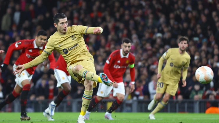 Robert Lewandowski gol Barcelona vs Manchester United Europa League