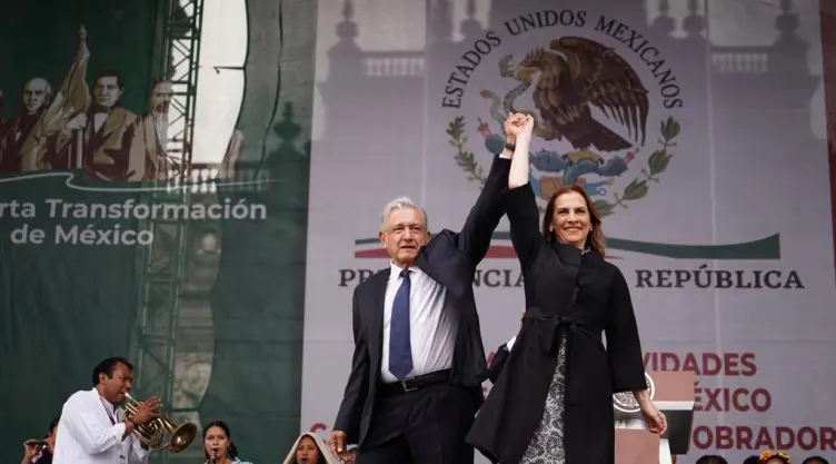 AMLO termina festejo en el Zócalo CDMX