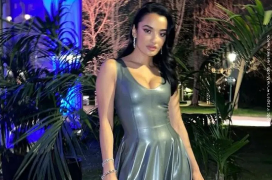 Amina Muaddi con vestido de piel..jpg