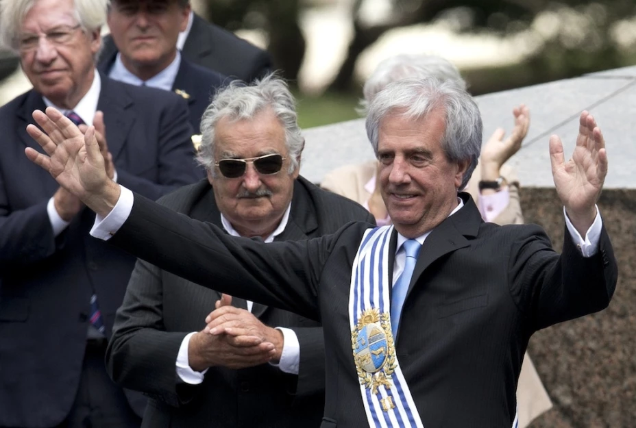 José Mujica concluyó su mandato presidencial de 5 años y entregó el poder a Tabaré Vázquez, quien ya presidió el país entre 2005 y 2010.