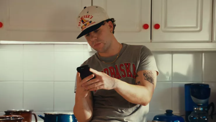 ¿Colaboración con Bad Bunny en camino? Detalles y secretos que NO VISTE en el videoclip de ‘TUCHAT’ de Quevedo