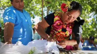 Alcalde de Oaxaca se casa con caimán en San Pedro Huamelula