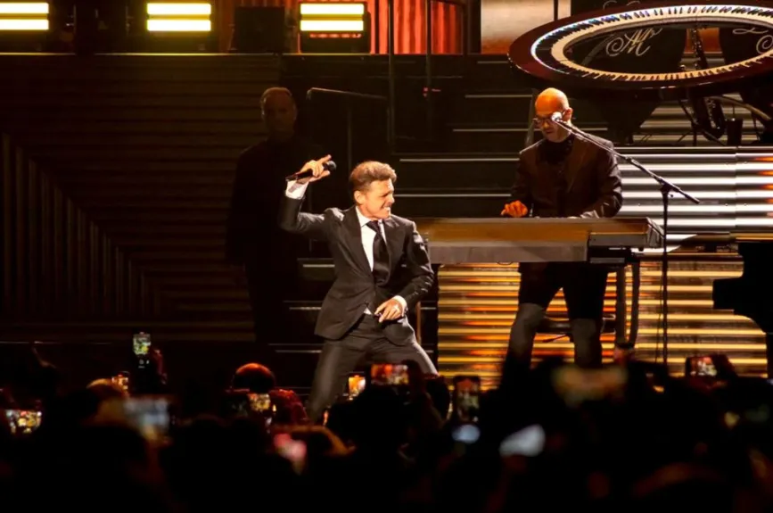 Mario tendrá que trabajar muy duro para dar un buen número con la canción “Cielo Rojo” en la versión de Luis Miguel.