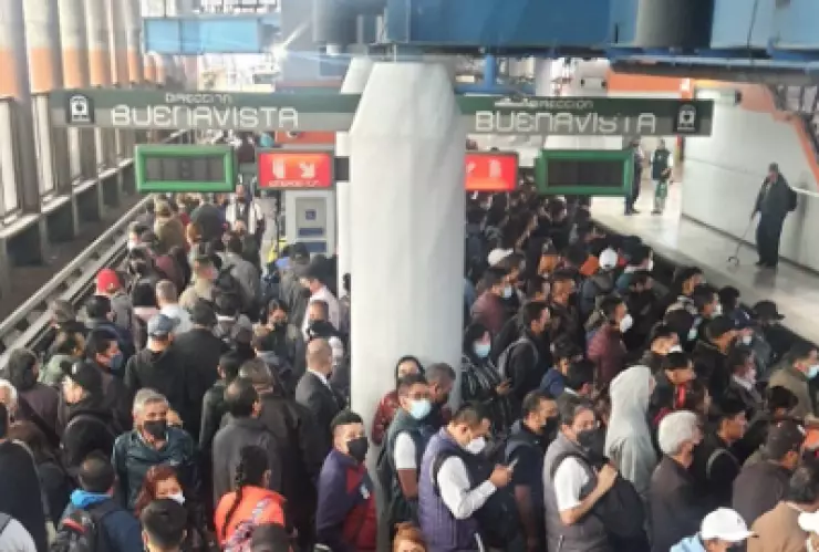 Metro CDMX: Usuarios reportan retrasos y afluencia en Línea B