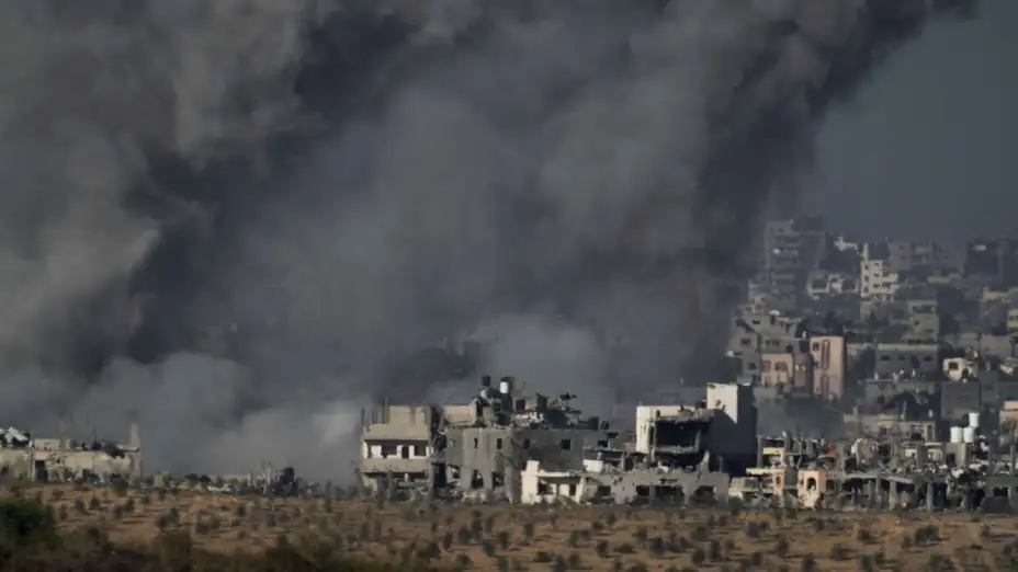 Humo tras un ataque israelí contra Hamás en la Franja de Gaza.