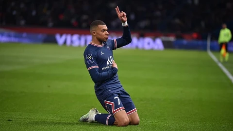 Mbappé decide renovar con el PSG hasta 2025