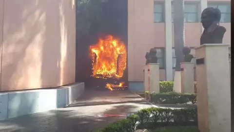 congreso guerrero incendio 43 normalistas.jpg