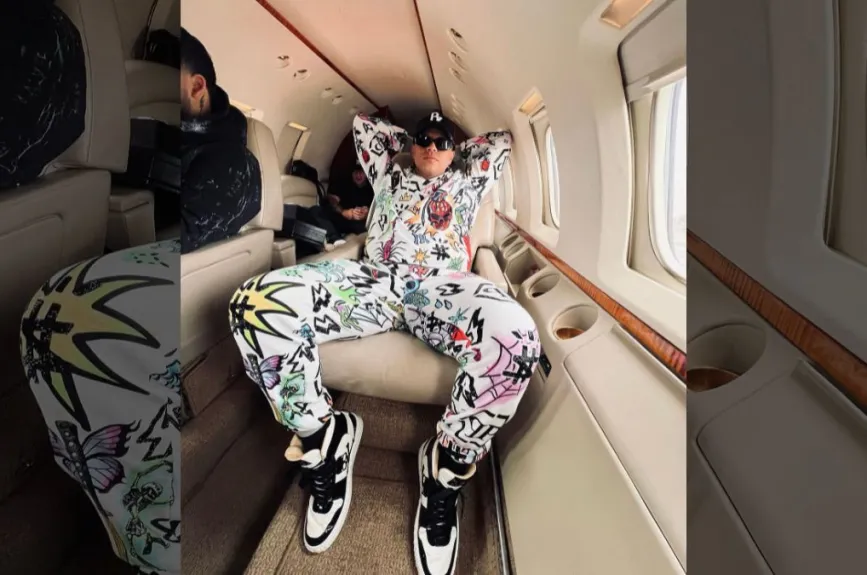 Eduin en su avión.jpg