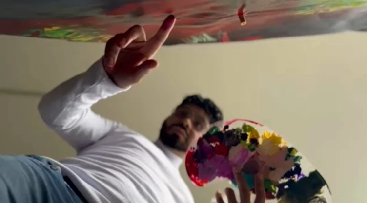 Álvaro-Quiroz-joven-activista-mexicano-pinta-a-defensores-asesinados-para-denunciar-la-violencia