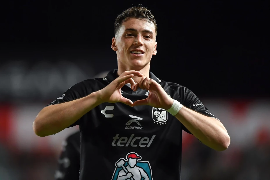 Federico Viñas celebra gol con León ante Necaxa