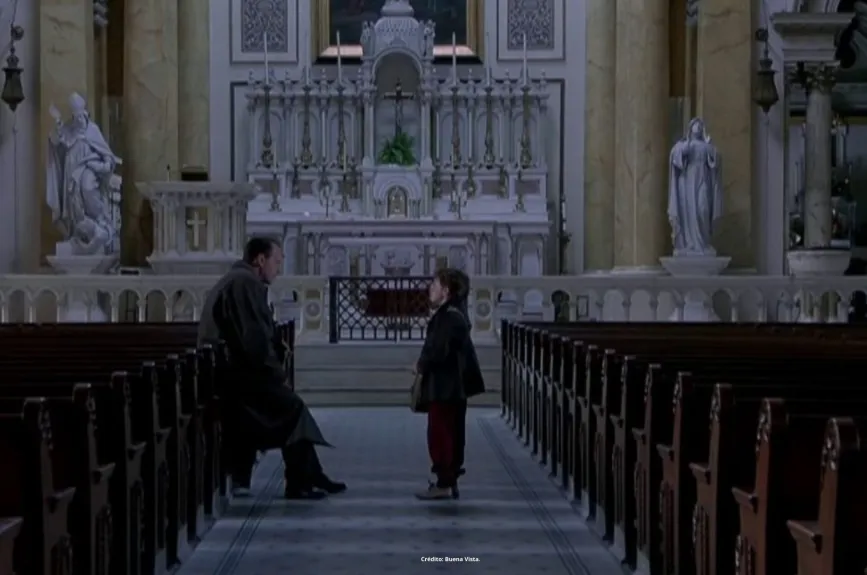 Escena de la película ‘El Sexto Sentido’ (Sixth Sense) con Halley Jeol Osment y Bruce Willis por Azteca 7.