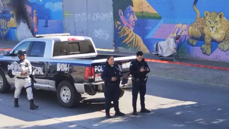 VIDEO: Hallan cuerpo en carrito de supermercado sobre la avenida Internacional