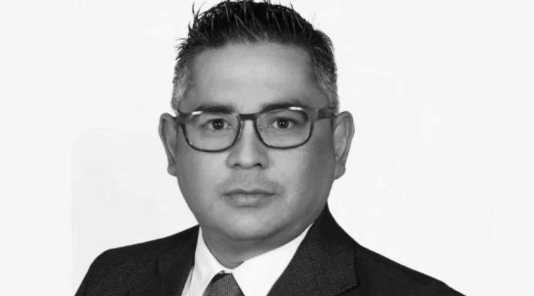 El juez Omar Felipe García Cano fue hallado sin vida en Parral, Chihuahua; la Fiscalía investiga el caso y el Poder Judicial expresó condolencias.