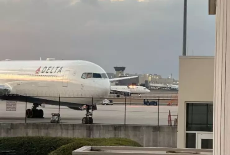 Avión en EUA, los vuelos se suspenden por falla en el sistema.