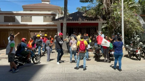 extranjero-corre-a-mexicano