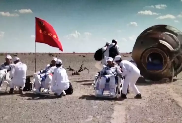 Astronautas chinos regresan a la Tierra tras una misión de 90 días