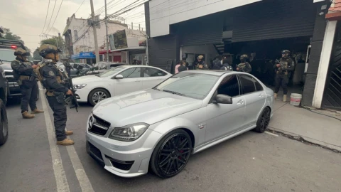 Denuncia llevó a la policía a realizar operativo en negocio de venta de auto de lujo en Tlalpan